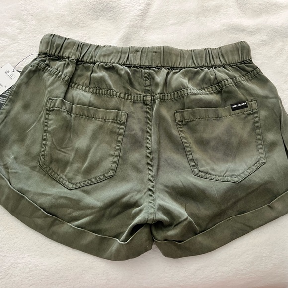 Volcom Sunday Strut Short - Picture 2 of 4